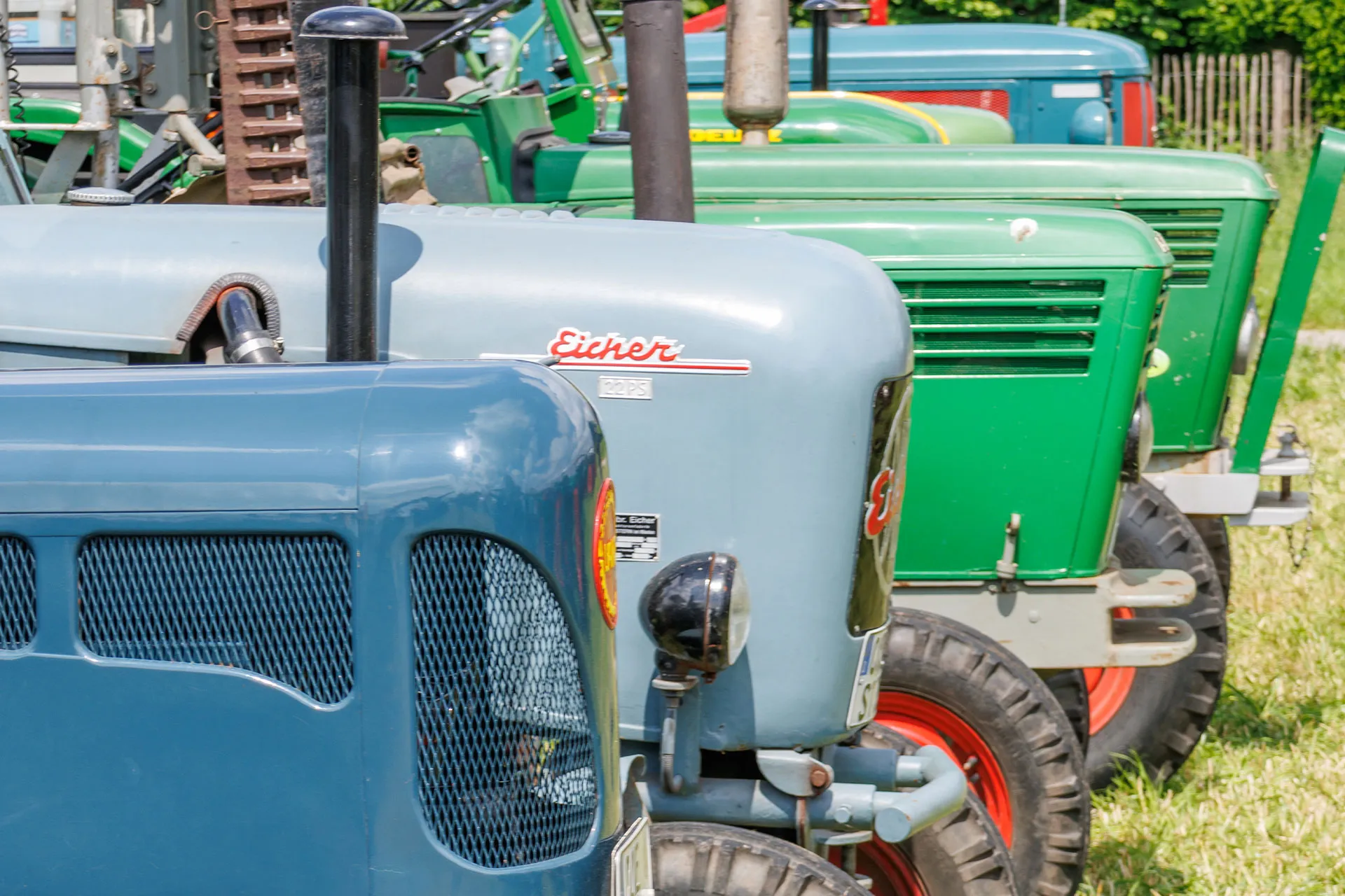 Exposition de tracteurs anciens St Crépin 2024 Marboz